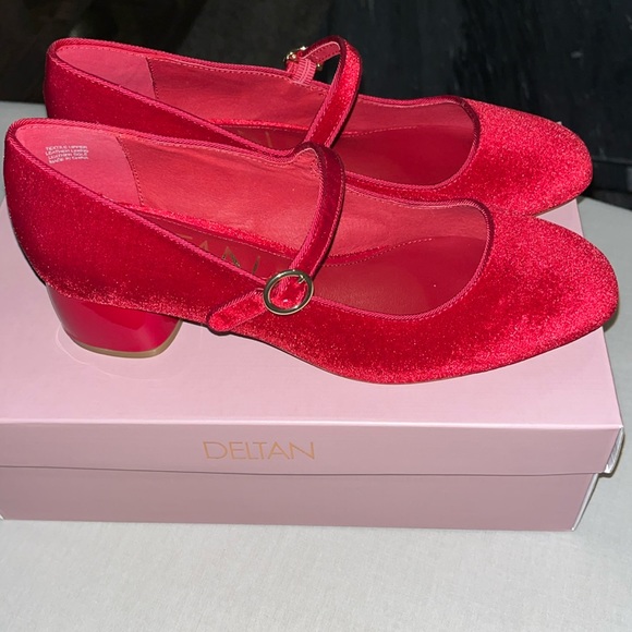 NWOB Grace Velvet Mary Jane Block Heel Pumps Sz 8 - Picture 3 of 5